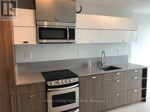 1706 - 290 Adelaide Street W, Toronto, ON - Indoor Photo Showing Kitchen