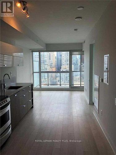 1706 - 290 Adelaide Street W, Toronto, ON - Indoor Photo Showing Kitchen