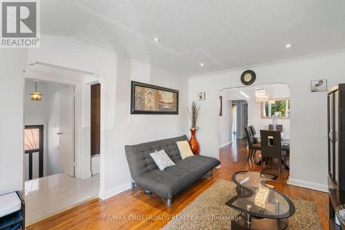 114 Glenshephard Drive, Toronto, ON - Indoor Photo Showing Living Room