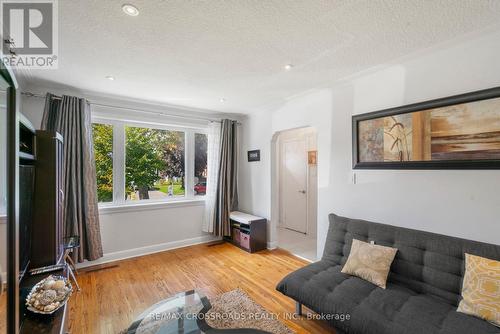 114 Glenshephard Drive, Toronto, ON - Indoor Photo Showing Living Room