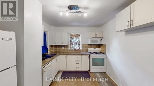 34 Walsh Avenue, Toronto, ON - Indoor Photo Showing Kitchen