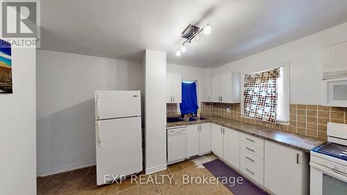 34 Walsh Avenue, Toronto, ON - Indoor Photo Showing Kitchen