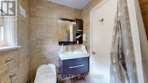 34 Walsh Avenue, Toronto, ON - Indoor Photo Showing Bathroom