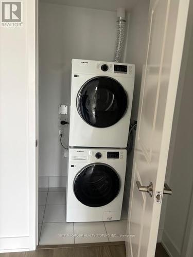 203 - 202 Burnhamthorpe Road, Mississauga, ON - Indoor Photo Showing Laundry Room