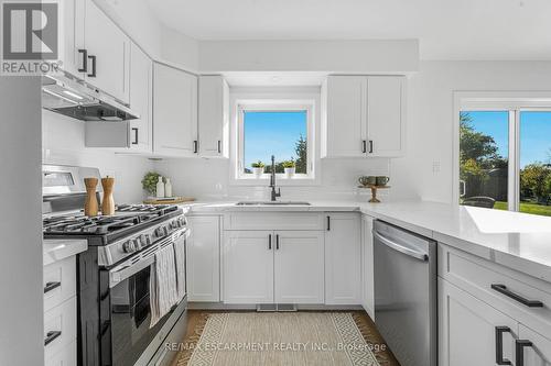 7580 Regional 20 Road, West Lincoln, ON - Indoor Photo Showing Kitchen With Upgraded Kitchen