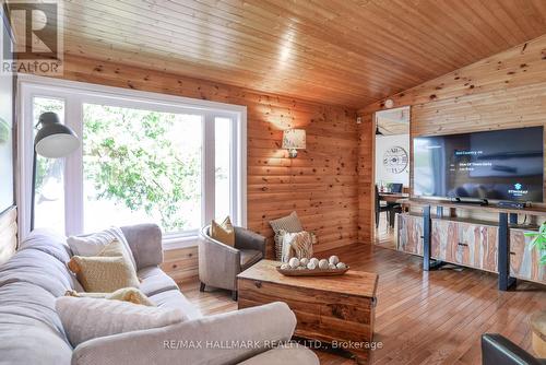 10 Kellington Point Road, Parry Sound, ON - Indoor Photo Showing Living Room