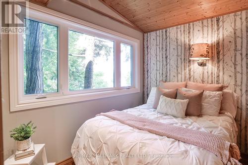 10 Kellington Point Road, Parry Sound, ON - Indoor Photo Showing Bedroom