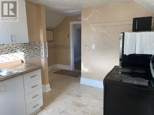 329 Frood, Sudbury, ON - Indoor Photo Showing Kitchen