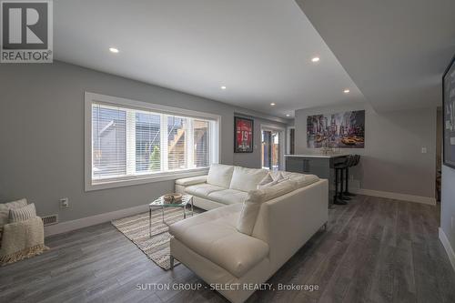 83 Daventry Way, Middlesex Centre (Kilworth), ON - Indoor Photo Showing Living Room