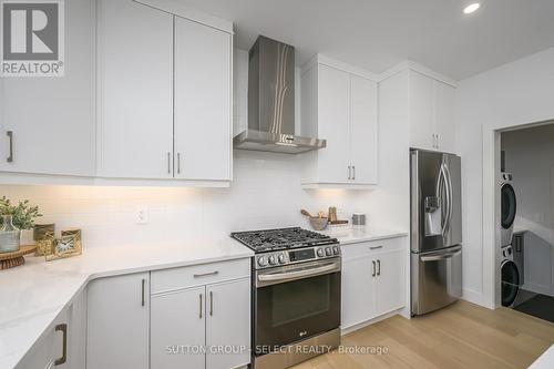 83 Daventry Way, Middlesex Centre (Kilworth), ON - Indoor Photo Showing Kitchen With Upgraded Kitchen