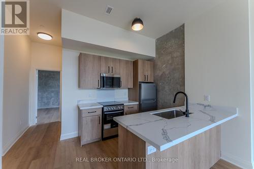 601 - 11 Robert Street, Hamilton, ON - Indoor Photo Showing Kitchen