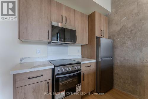 601 - 11 Robert Street, Hamilton, ON - Indoor Photo Showing Kitchen