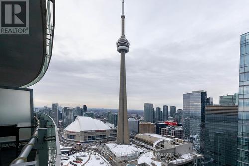 4009 - 12 York Street, Toronto, ON - Outdoor With View