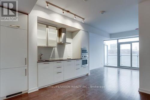 4009 - 12 York Street, Toronto, ON - Indoor Photo Showing Kitchen