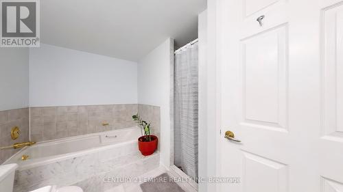 2001 - 4725 Sheppard Avenue E, Toronto, ON - Indoor Photo Showing Bathroom