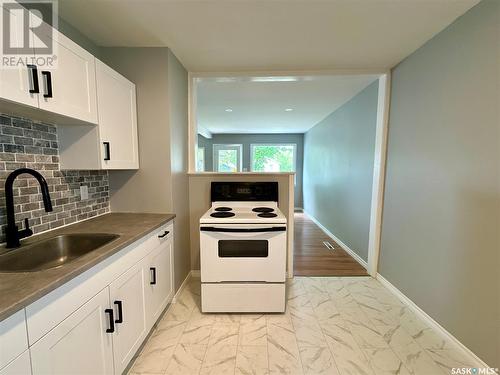 355 Retallack Street, Regina, SK - Indoor Photo Showing Kitchen