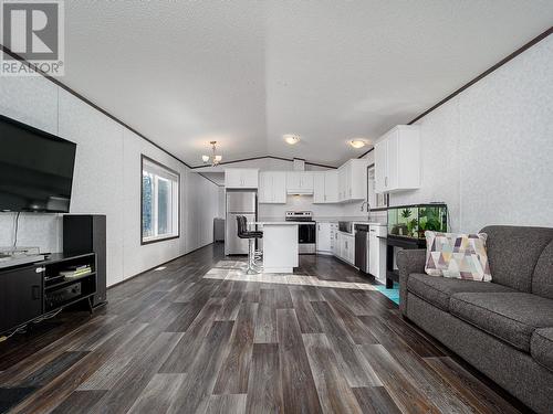 2191 Campbell Road, Golden, BC - Indoor Photo Showing Living Room