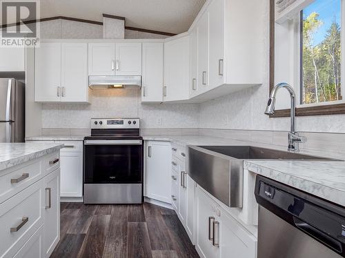 2191 Campbell Road, Golden, BC - Indoor Photo Showing Kitchen With Upgraded Kitchen