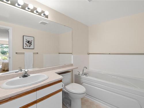 2173-2600 Ferguson Rd, Central Saanich, BC - Indoor Photo Showing Bathroom