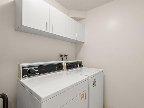 2173-2600 Ferguson Rd, Central Saanich, BC - Indoor Photo Showing Laundry Room