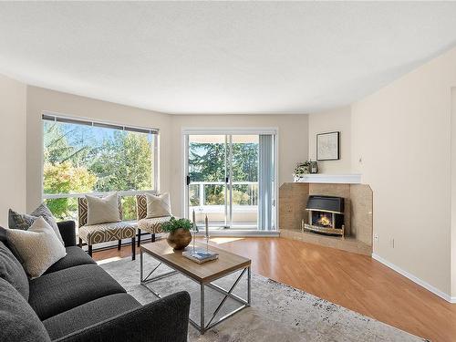 2173-2600 Ferguson Rd, Central Saanich, BC - Indoor Photo Showing Living Room With Fireplace