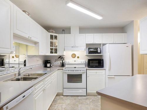 206-1970 Comox Ave, Comox, BC - Indoor Photo Showing Kitchen With Double Sink