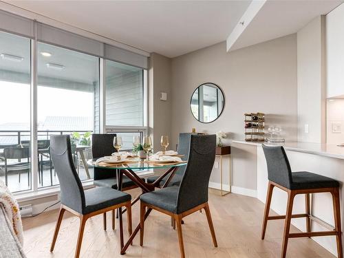 301-3529 Dolphin Dr, Nanoose Bay, BC - Indoor Photo Showing Dining Room