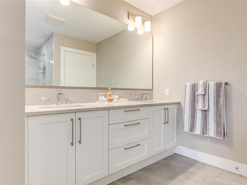 301-3529 Dolphin Dr, Nanoose Bay, BC - Indoor Photo Showing Bathroom