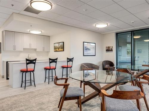 301-3529 Dolphin Dr, Nanoose Bay, BC - Indoor Photo Showing Dining Room