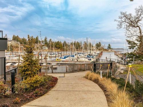 301-3529 Dolphin Dr, Nanoose Bay, BC - Outdoor