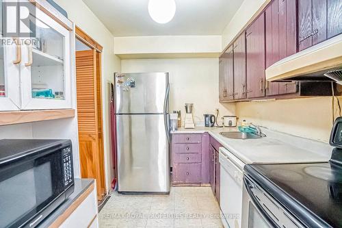 297 - 165 Cherokee Boulevard, Toronto, ON - Indoor Photo Showing Kitchen