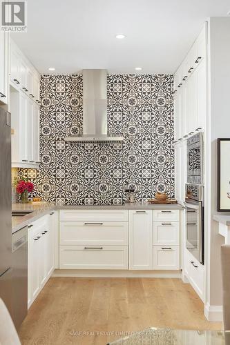 293 Mutual Street, Toronto, ON - Indoor Photo Showing Kitchen With Upgraded Kitchen