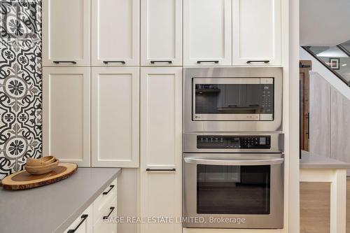 293 Mutual Street, Toronto, ON - Indoor Photo Showing Kitchen