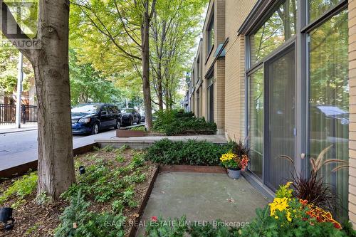 293 Mutual Street, Toronto, ON - Outdoor