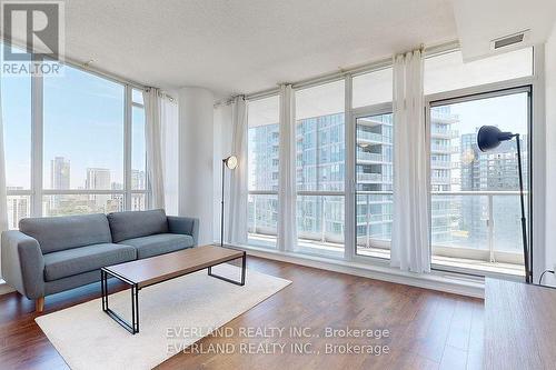 1708 - 66 Forest Manor Road, Toronto, ON - Indoor Photo Showing Living Room