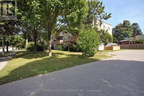 102 Front Street E, Whitby, ON - Outdoor