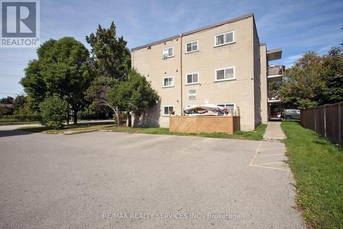 102 Front Street E, Whitby, ON - Outdoor