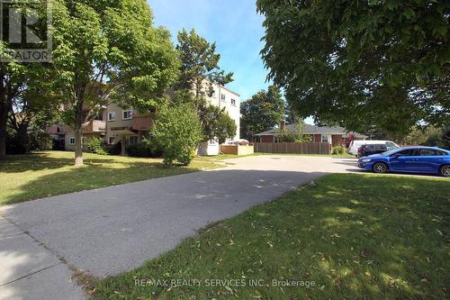 102 Front Street E, Whitby, ON - Outdoor