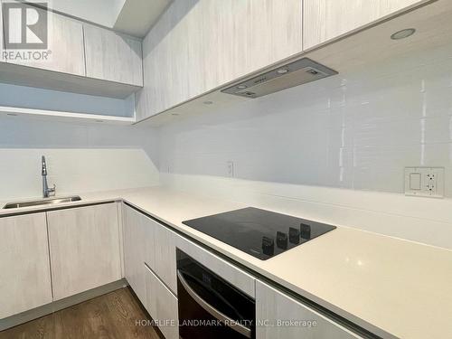 902 - 2 Steckley House Lane E, Richmond Hill, ON - Indoor Photo Showing Kitchen