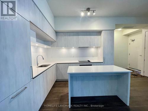 902 - 2 Steckley House Lane E, Richmond Hill, ON - Indoor Photo Showing Kitchen With Upgraded Kitchen