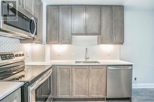 2102 - 15 Lynch Street, Brampton, ON - Indoor Photo Showing Kitchen