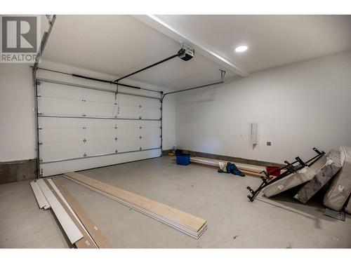 184 Holloway Drive, Kamloops, BC - Indoor Photo Showing Garage