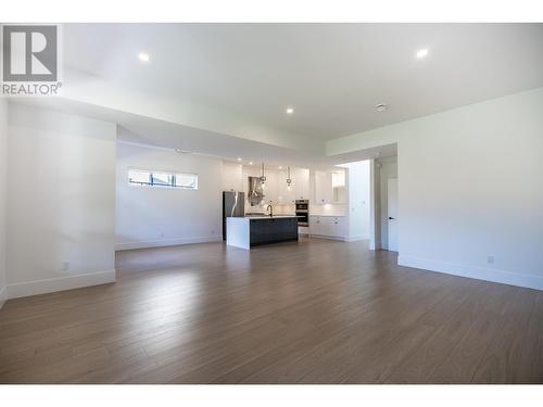 184 Holloway Drive, Kamloops, BC - Indoor Photo Showing Living Room