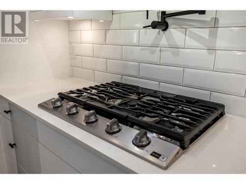 184 Holloway Drive, Kamloops, BC - Indoor Photo Showing Kitchen With Upgraded Kitchen