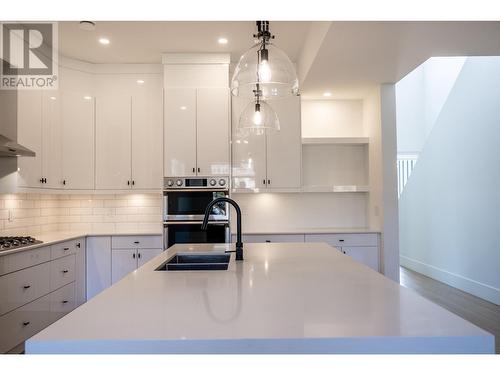 184 Holloway Drive, Kamloops, BC - Indoor Photo Showing Kitchen With Double Sink