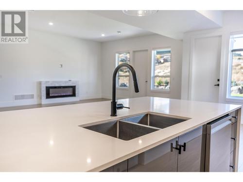 184 Holloway Drive, Kamloops, BC - Indoor Photo Showing Kitchen With Double Sink