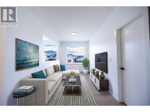 184 Holloway Drive, Kamloops, BC - Indoor Photo Showing Living Room