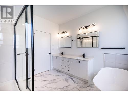 184 Holloway Drive, Kamloops, BC - Indoor Photo Showing Bathroom