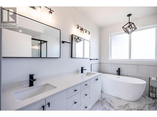 184 Holloway Drive, Kamloops, BC - Indoor Photo Showing Bathroom