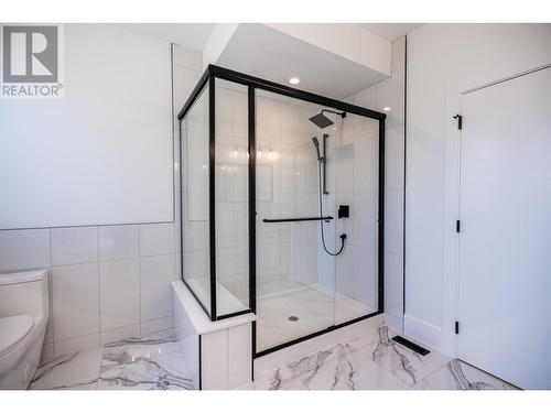 184 Holloway Drive, Kamloops, BC - Indoor Photo Showing Bathroom